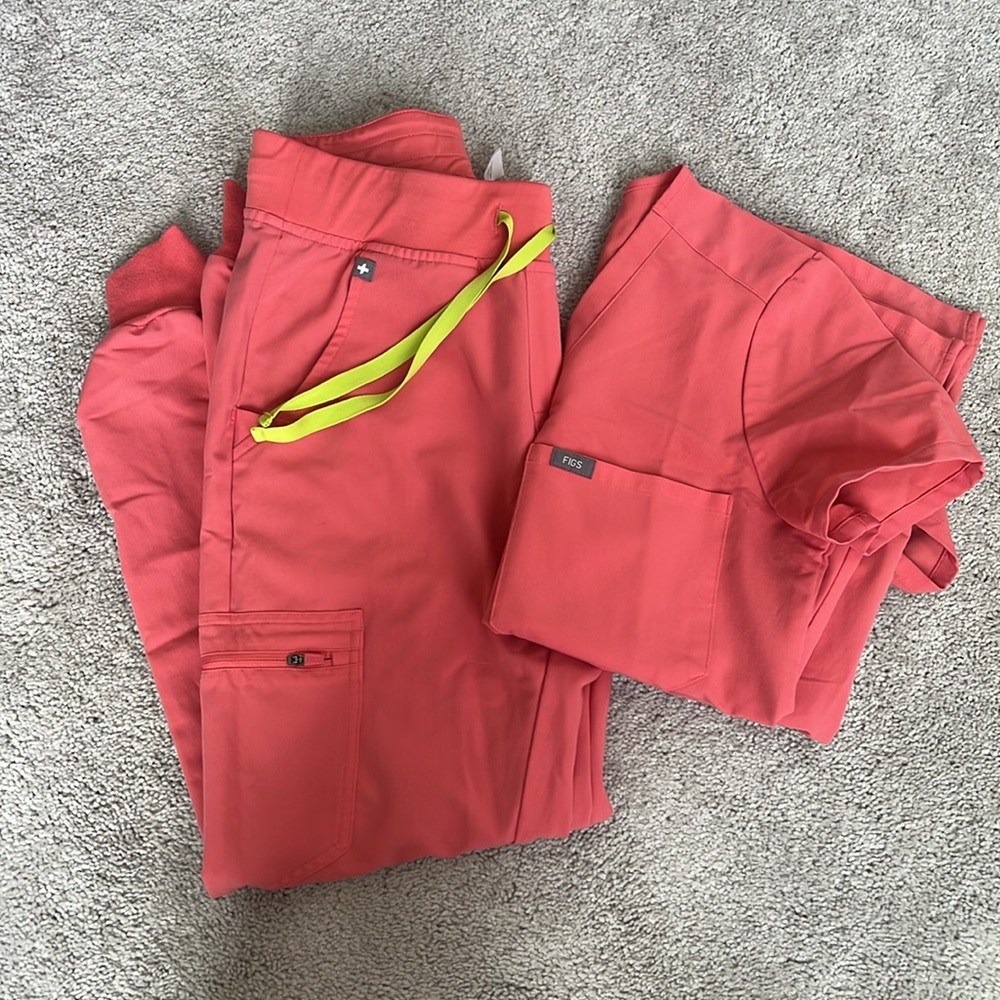 Figs scrub SET (top and bottom)